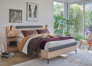 Lit assorti avec chevets attenants