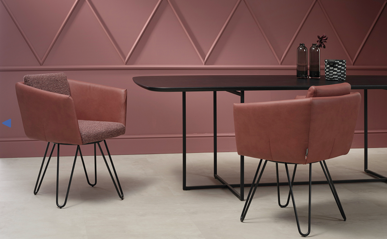 chaise avec accoudoirs